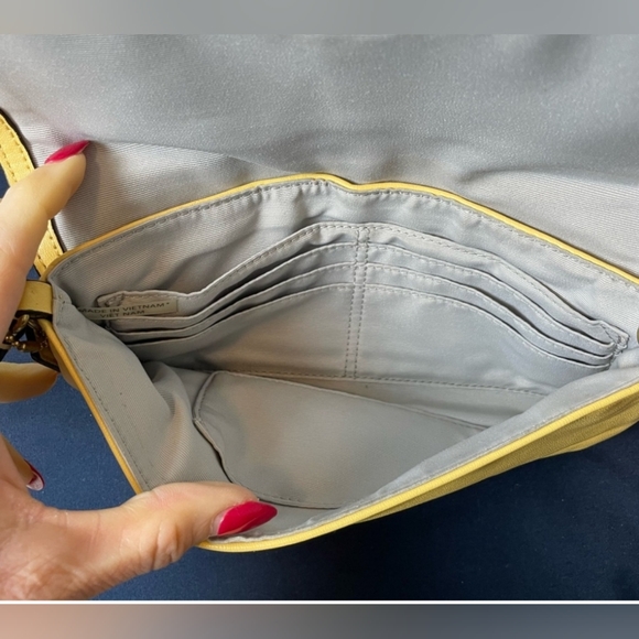 COACH KRISTEN BUTTERCUP YELLOW CONVERTIBLE WRISTLET - Picture 5 of 6